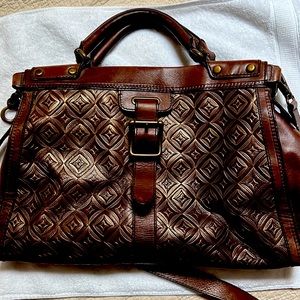 Fossil brown & gold embossed leather bag! Excellent condition! Lined w/ pockets!
